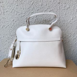 フルラ(Furla)の新品フルラ未使用パイパーMホワイト (ハンドバッグ)