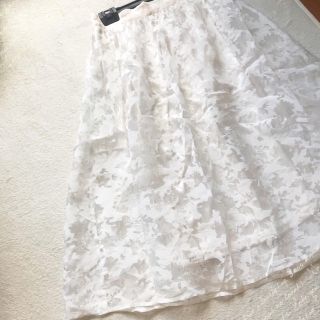 ダブルクローゼット(w closet)のw closet オパールフラワープリントスカート(ひざ丈スカート)