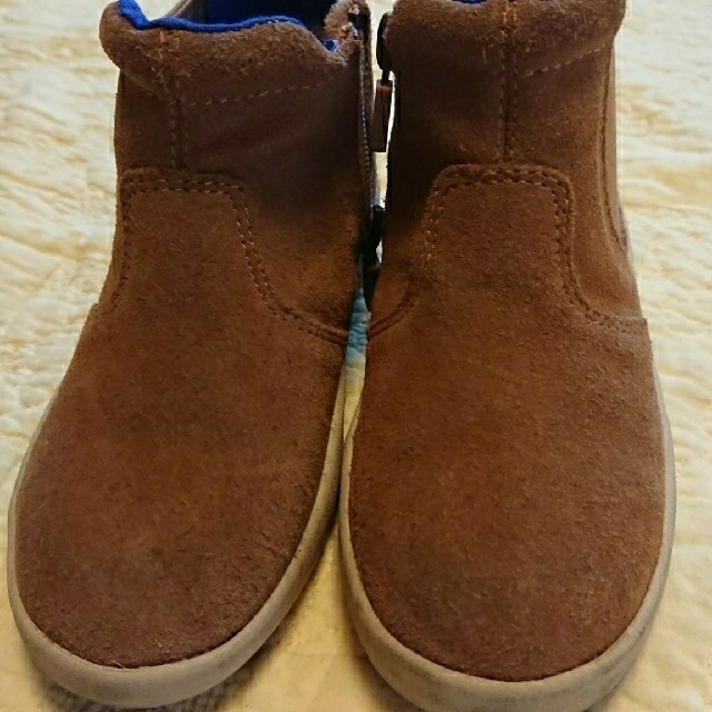 UGG(アグ)のUGG アグ　ブーツ　キッズ キッズ/ベビー/マタニティのキッズ靴/シューズ(15cm~)(ブーツ)の商品写真