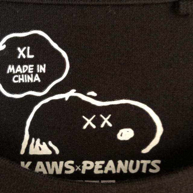 SNOOPY(スヌーピー)のUNIQLO×KAWS×PEANUTS 胸ポットTシャツ XL メンズのトップス(Tシャツ/カットソー(半袖/袖なし))の商品写真