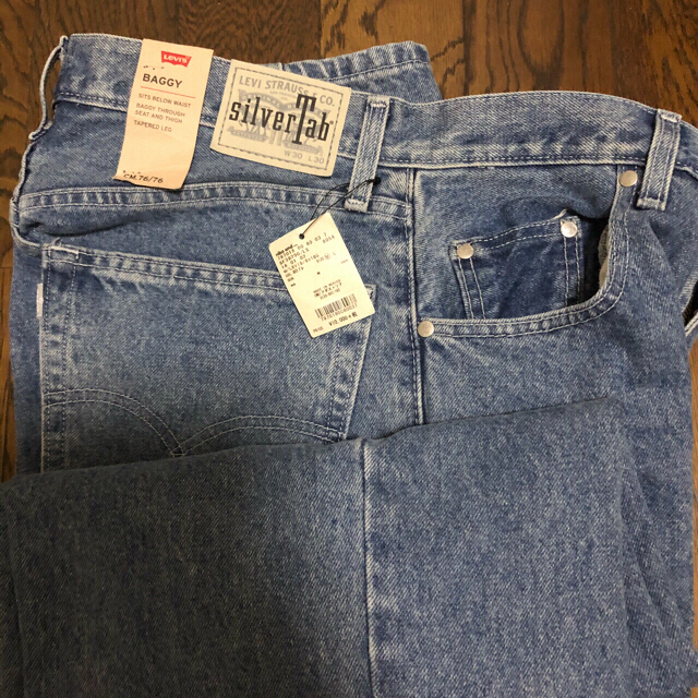 Levi's(リーバイス)のリーバイス シルバータブ バギーデニム ライトインディゴ メンズのパンツ(デニム/ジーンズ)の商品写真