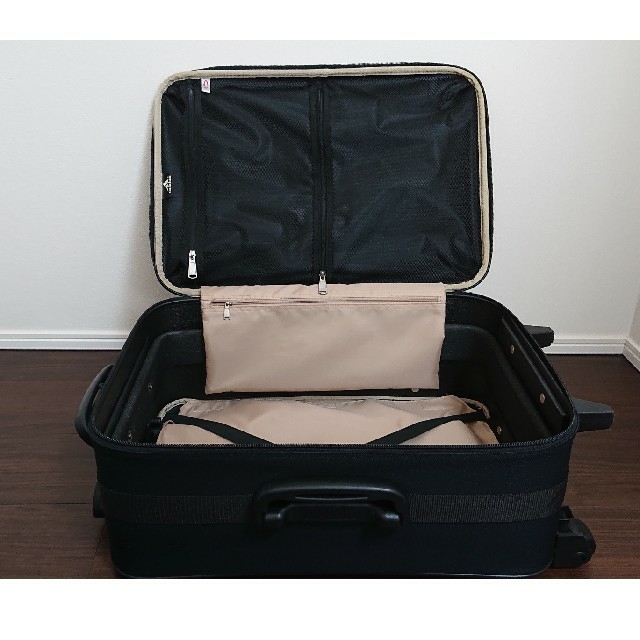 adidas(アディダス)の再出品しました★アディダス★スーツケース レディースのバッグ(スーツケース/キャリーバッグ)の商品写真