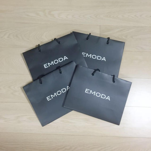 EMODA(エモダ)のharu様専用ページ レディースのバッグ(ショップ袋)の商品写真