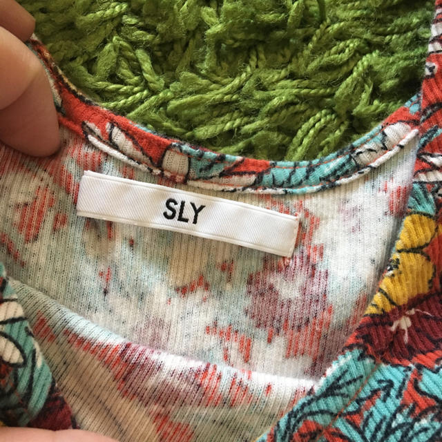 SLY(スライ)のSLY 美品 レディースのトップス(Tシャツ(半袖/袖なし))の商品写真