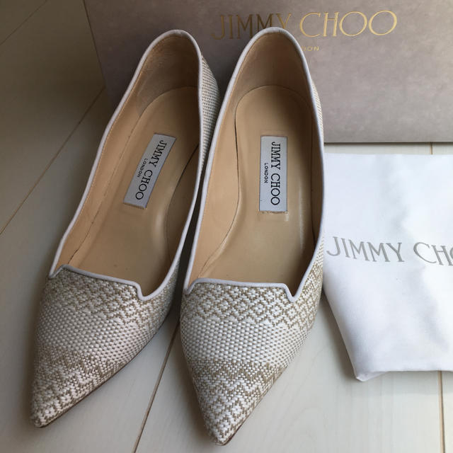 JIMMY CHOO(ジミーチュウ)のJIMMY CHOO パンプス 36.5 ホワイト系 レディースの靴/シューズ(ハイヒール/パンプス)の商品写真