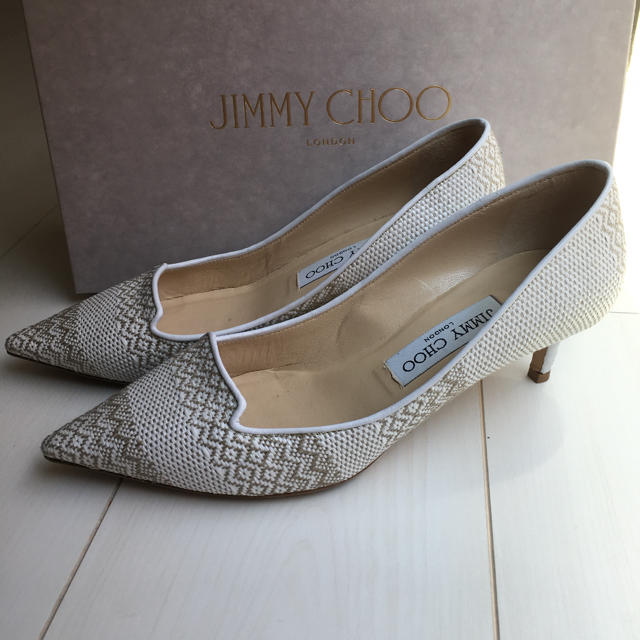 JIMMY CHOO(ジミーチュウ)のJIMMY CHOO パンプス 36.5 ホワイト系 レディースの靴/シューズ(ハイヒール/パンプス)の商品写真