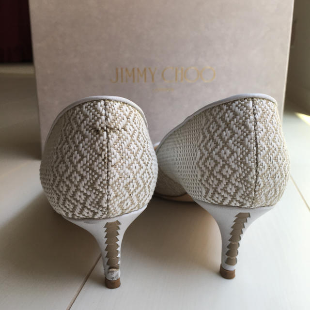 JIMMY CHOO(ジミーチュウ)のJIMMY CHOO パンプス 36.5 ホワイト系 レディースの靴/シューズ(ハイヒール/パンプス)の商品写真