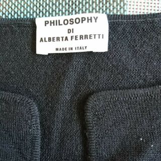 フィロソフィーアルベルタフェレッティー(PHILOSOPHY DI ALBERTA FERRETTI)のﾌｨﾛｿﾌｨｰﾄﾞｱﾙﾍﾞﾙﾀﾌｪﾚｯﾃｨ 黒半袖トップス(ニット/セーター)