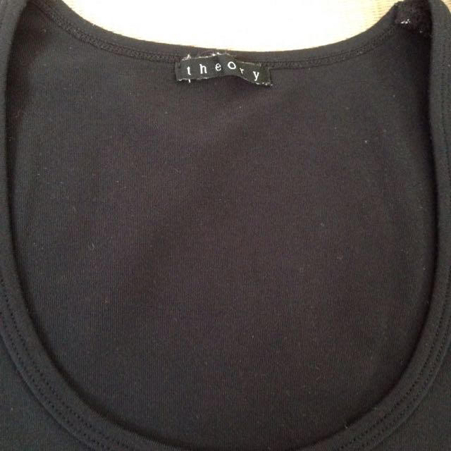 theory(セオリー)のお値下げ！セオリー 黒の定番Tシャツ レディースのトップス(Tシャツ(半袖/袖なし))の商品写真
