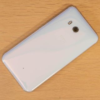 ハリウッドトレーディングカンパニー(HTC)のHTC U11 601HT アイスホワイト 美品(スマートフォン本体)