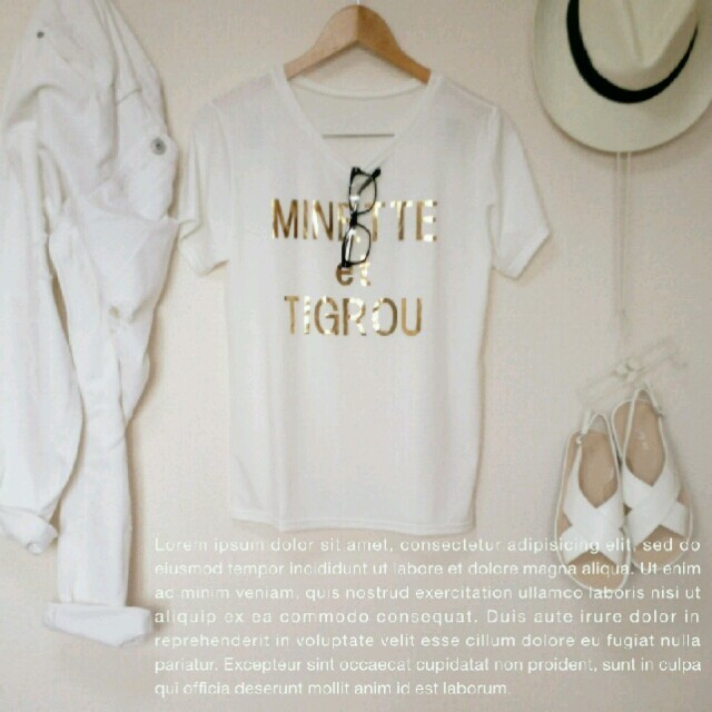 新品☆ホワイト×ゴールドロゴTシャツ レディースのトップス(Tシャツ(半袖/袖なし))の商品写真