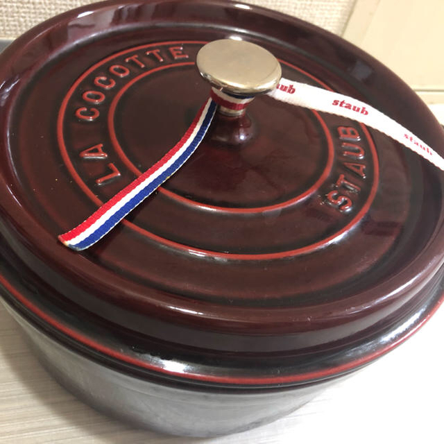 STAUB - staub ストウブ ココット ラウンド グレナディンレッド 24cmの通販 by なな's shop｜ストウブならラクマ