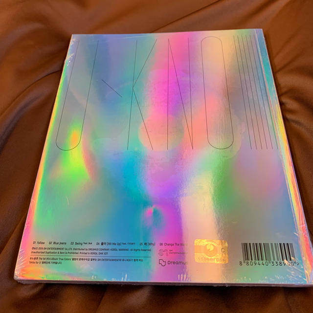 東方神起(トウホウシンキ)の東方神起 ユノ ソロアルバム True Colors CD +ポスター ブラック エンタメ/ホビーのCD(K-POP/アジア)の商品写真