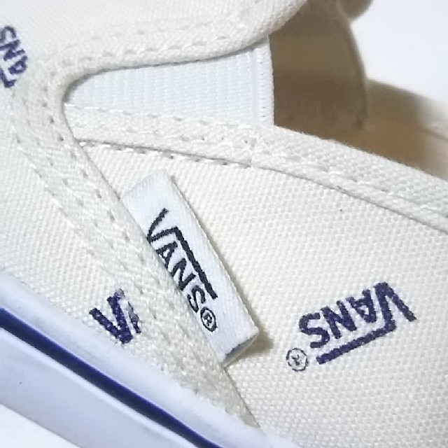 VANS(ヴァンズ)の
限定希少総柄ロゴ!VANS高級スリッポンスニーカー人気の白紺！24cm


 レディースの靴/シューズ(スニーカー)の商品写真