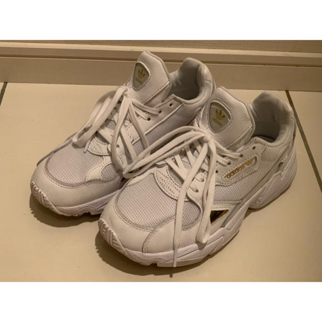 adidas(アディダス)のアディダス ファルコン レディースの靴/シューズ(スニーカー)の商品写真