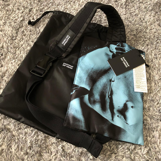 バッグ 新品!RAF SIMONS ウエストバッグ x EASTPAK ブラックブルー