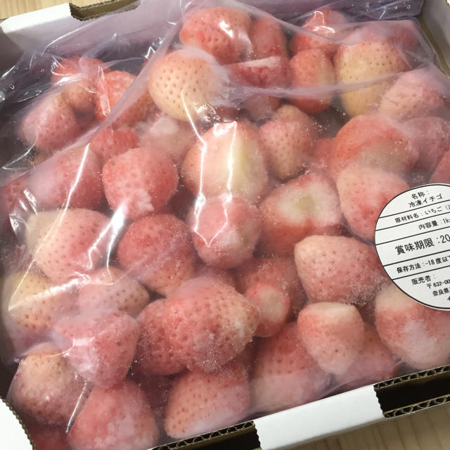 奈良県産 高級苺 白苺(ピンク)淡雪 冷凍いちご2kg   食品/飲料/酒の食品(フルーツ)の商品写真