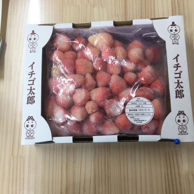 奈良県産 高級苺 白苺(ピンク)淡雪 冷凍いちご2kg   食品/飲料/酒の食品(フルーツ)の商品写真