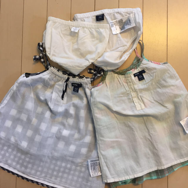 GAP(ギャップ)の再値下げ【GAP ギャップ】ワンピース2枚&パンツ2枚セット 80サイズ キッズ/ベビー/マタニティのベビー服(~85cm)(ワンピース)の商品写真