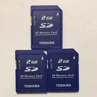トウシバ(東芝)の東芝 TOSHIBA SDカード 2GB 3枚(コンパクトデジタルカメラ)