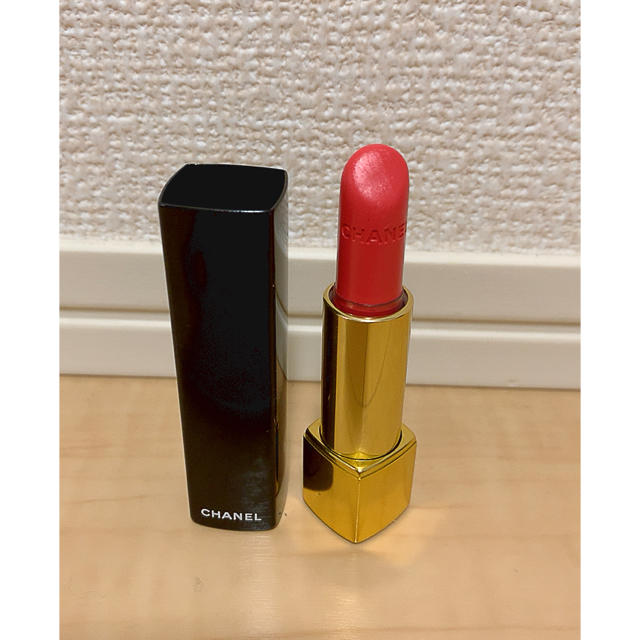 CHANEL(シャネル)のCHANEL ルージュアリュール 136 メロディーユーズ💄 コスメ/美容のベースメイク/化粧品(口紅)の商品写真