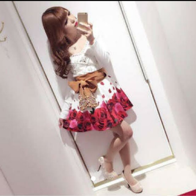 DaTuRa(ダチュラ)のダチュラ 花びらローズフラワーフレアスカート レディースのスカート(ひざ丈スカート)の商品写真