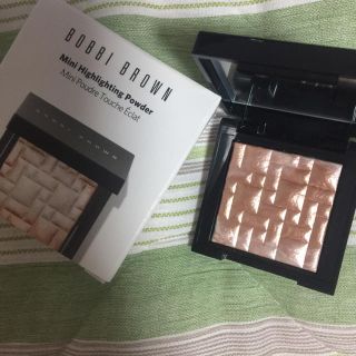 ボビイブラウン(BOBBI BROWN)の新品ボビイブラウン ミニハイライティングパウダー 01 ピンクグロウ 限定サイズ(フェイスカラー)