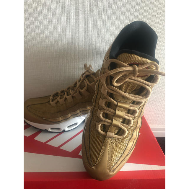 NIKE(ナイキ)のNIKE air max 95 GOLD 24.0㎝ レディースの靴/シューズ(スニーカー)の商品写真