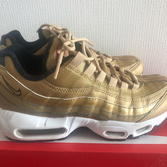 NIKE(ナイキ)のNIKE air max 95 GOLD 24.0㎝ レディースの靴/シューズ(スニーカー)の商品写真