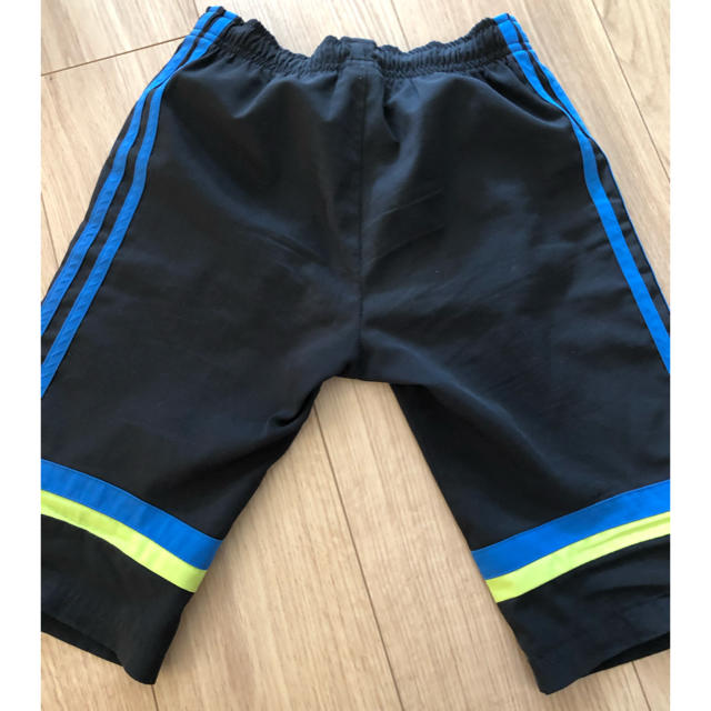 adidas(アディダス)のadidasハーフパンツ 130 キッズ/ベビー/マタニティのキッズ服男の子用(90cm~)(パンツ/スパッツ)の商品写真