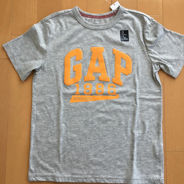 GAP(ギャップ)のGAP Tシャツ 120㎝ 新品未使用 キッズ/ベビー/マタニティのキッズ服男の子用(90cm~)(Tシャツ/カットソー)の商品写真