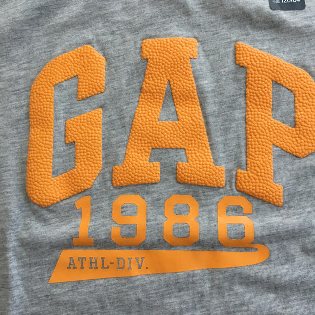 GAP(ギャップ)のGAP Tシャツ 120㎝ 新品未使用 キッズ/ベビー/マタニティのキッズ服男の子用(90cm~)(Tシャツ/カットソー)の商品写真