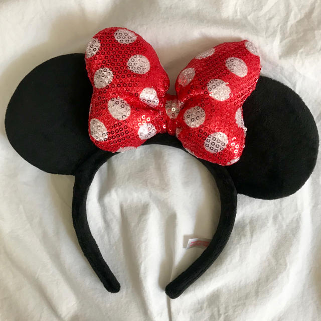 Disney(ディズニー)のDisney ミニー カチューシャ ディズニー スパンコール リボン 値下げ中 レディースのヘアアクセサリー(カチューシャ)の商品写真