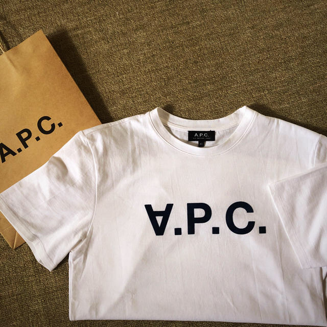 A.P.C(アーペーセー)のA.P.C. men's サイズXS レア品 ショッパー付 レディースのトップス(Tシャツ(半袖/袖なし))の商品写真