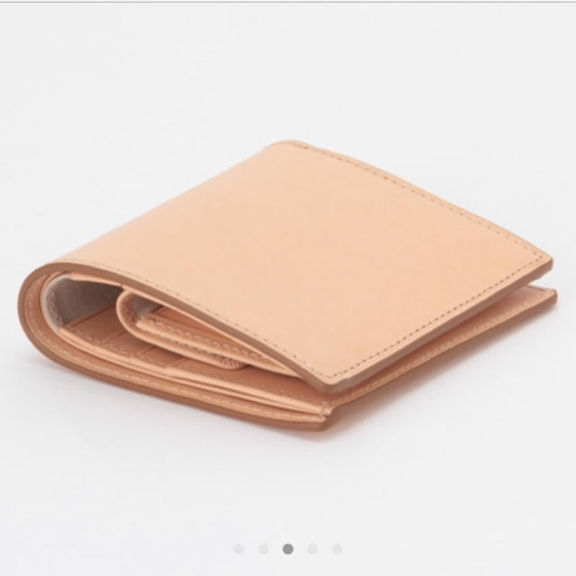 MUJI (無印良品)(ムジルシリョウヒン)の【無印良品】ヌメ革コインポケット付二つ折り財布　生成 メンズのファッション小物(折り財布)の商品写真