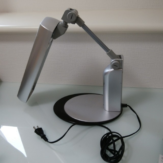 テーブルスタンド　無音、2カ所で角度調節 インテリア/住まい/日用品のライト/照明/LED(テーブルスタンド)の商品写真