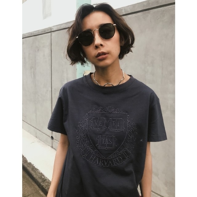 Ameri VINTAGE(アメリヴィンテージ)の新品タグ　アメリヴィンテージ　ハーバードコラボTシャツ レディースのトップス(Tシャツ(半袖/袖なし))の商品写真