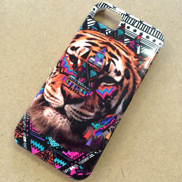 Society6(ソサエティシックス)のsociety6◎日本未入荷 Tiger スマホ/家電/カメラのスマホアクセサリー(モバイルケース/カバー)の商品写真