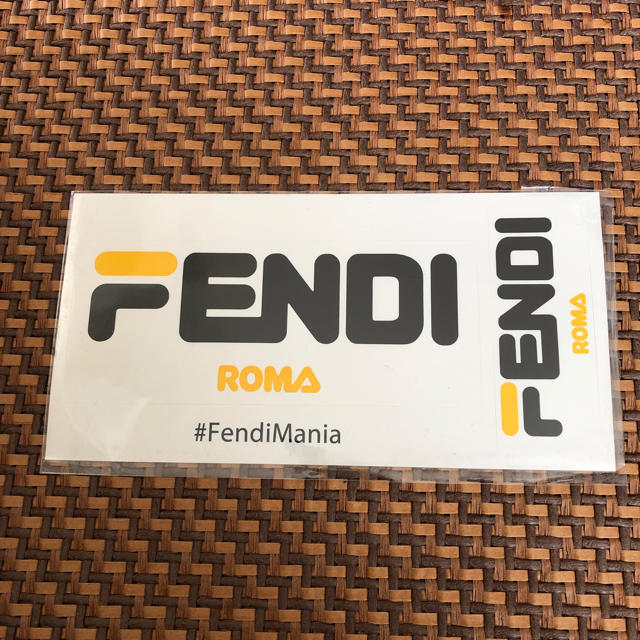 FENDI(フェンディ)のFENDIステッカー エンタメ/ホビーのコレクション(ノベルティグッズ)の商品写真