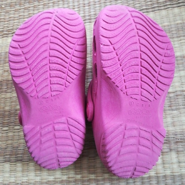 crocs(クロックス)のクロックス　キッズ　S サイズ キッズ/ベビー/マタニティのキッズ靴/シューズ(15cm~)(サンダル)の商品写真
