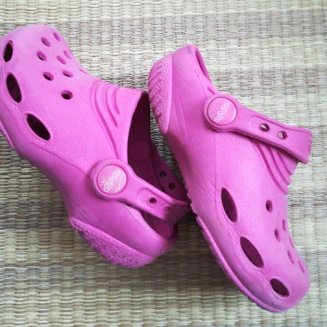 crocs(クロックス)のクロックス　キッズ　S サイズ キッズ/ベビー/マタニティのキッズ靴/シューズ(15cm~)(サンダル)の商品写真