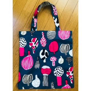 マリメッコ(marimekko)のmarimekko マリメッコ トートバッグ かわいいキノコ柄(トートバッグ)