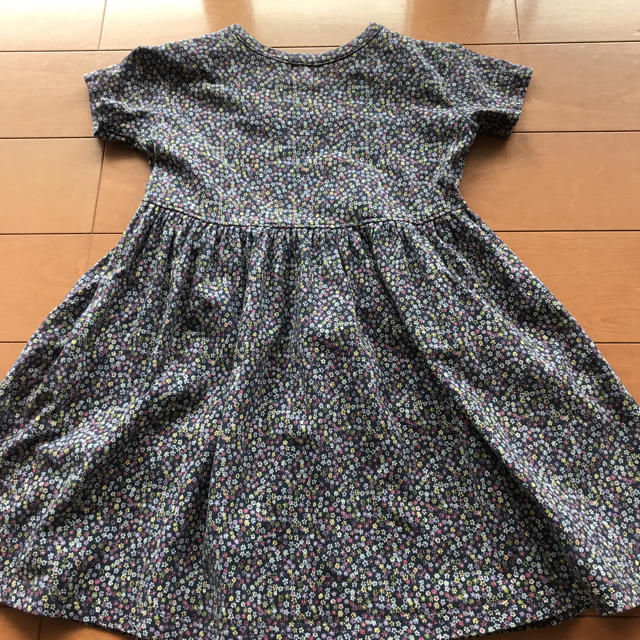 GAP(ギャップ)のGAP 花柄ワンピース キッズ/ベビー/マタニティのキッズ服女の子用(90cm~)(ワンピース)の商品写真