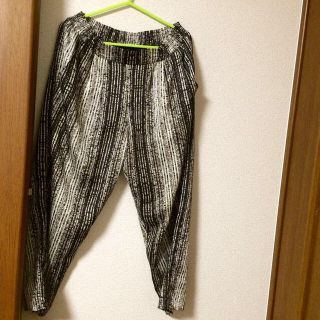 ケービーエフ(KBF)の超美品！総柄大人めパンツ♡(クロップドパンツ)