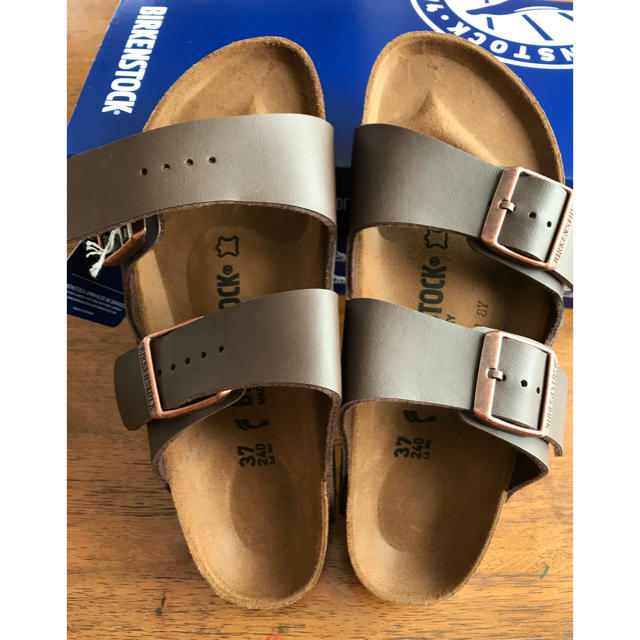 BIRKENSTOCK(ビルケンシュトック)の【新品】ビルケンシュトック アリゾナ 37 ダークブラウン  レディースの靴/シューズ(サンダル)の商品写真