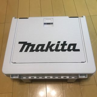 マキタ(Makita)のmakita マキタ インパクト ドライバー ケース。白(その他)