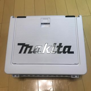 マキタ(Makita)のmakita マキタ インパクト ドライバー ケース。白(その他)