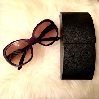 PRADA(サングラス/メガネ ・ パープル/紫色系)のフリマ PRADA(サングラス/メガネ ・ パープル/紫色系)のフリマ