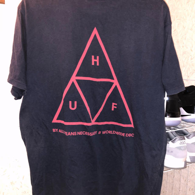 HUF(ハフ)のハフ ネイビー バックプリント 海 スケボー 夏 サマー メンズのトップス(Tシャツ/カットソー(半袖/袖なし))の商品写真