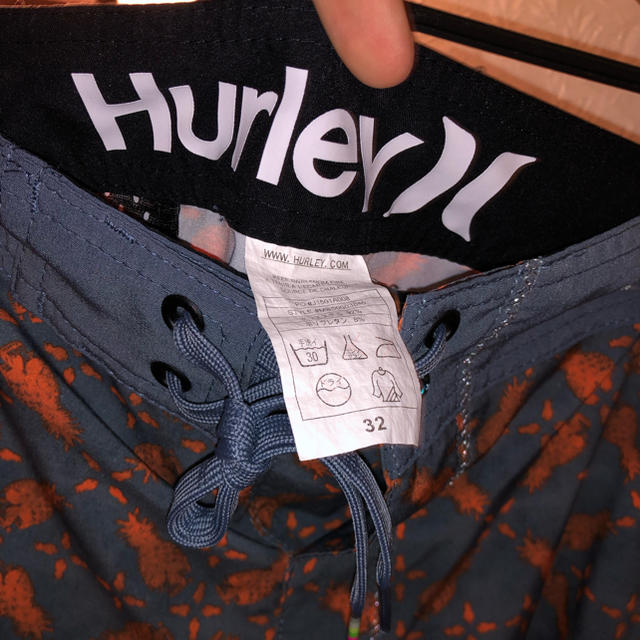 Hurley(ハーレー)のハーレー 32 パンツ サイドライン グレー シルバー ハーフパンツ  メンズのパンツ(その他)の商品写真